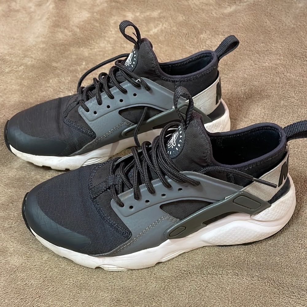 NIKE huaraches